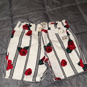 Stylish Red Rose Patterned Men's Shorts